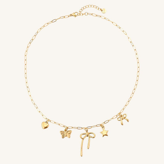 Goldene Edelstahlhalskette mit feiner Schleife und verspieltem Anhänger von Juwejé.