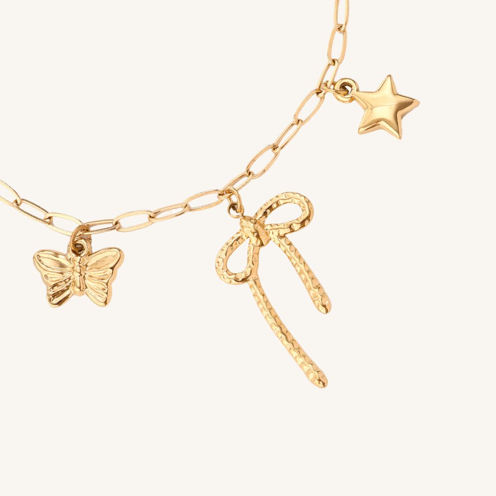 Zartes goldfarbenes Edelstahlarmband mit Schleifendetail von Juwejé