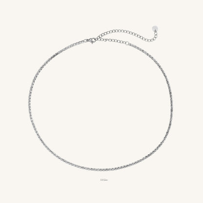 Feine Edelstahl-Tenniskette mit funkelnden Zirkonia und elegantem Glanz von Juwejé.