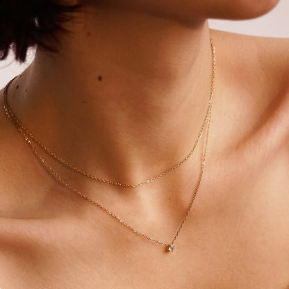 Zweilagige Kette inspiriert vom Sternenlicht – dezent, feminin und luxuriös in jedem Detail