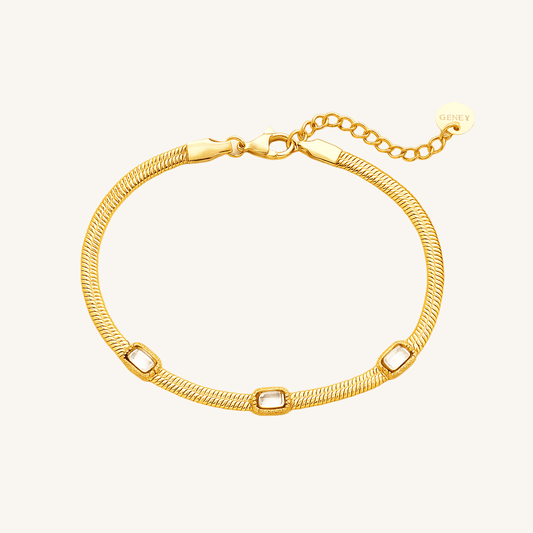 Goldenes Edelstahlarmband mit rechteckigen Glanzelementen von Juwejé.