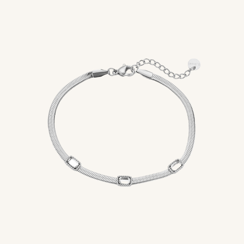 Silbernes Edelstahlarmband mit rechteckigen Glanzelementen von Juwejé.