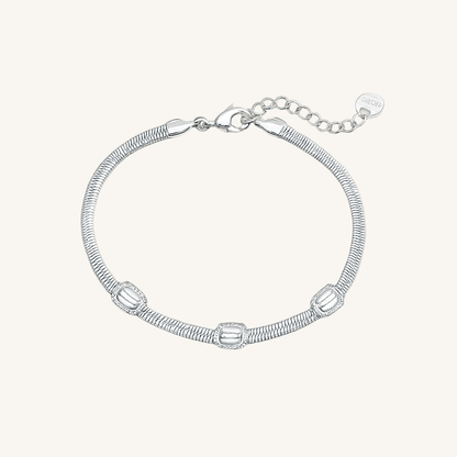 Silbernes Edelstahlarmband mit rechteckigen Glanzelementen von Juwejé