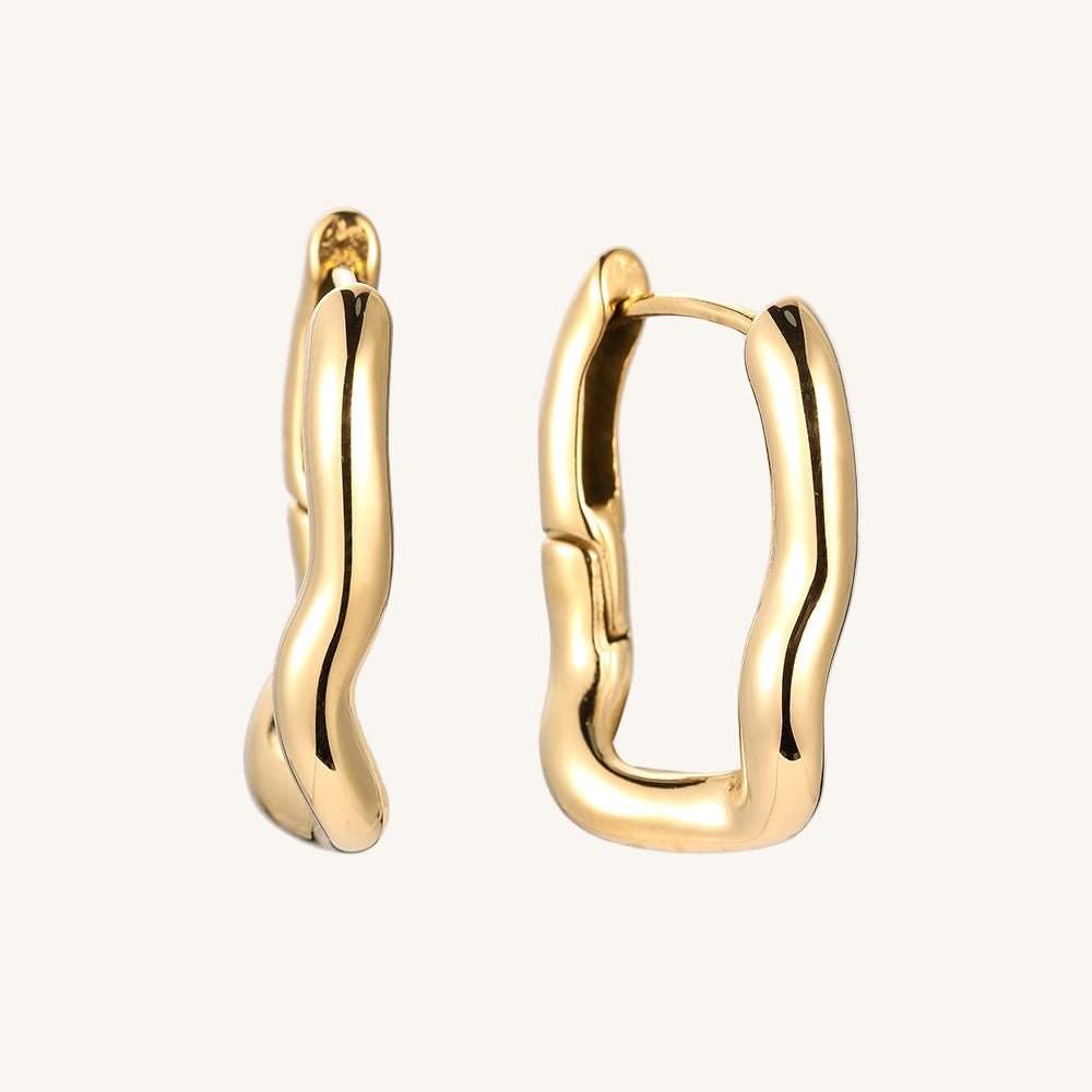 Goldene Edelstahlohrringe mit geschmolzener Kettenstruktur und edlem Glanz.