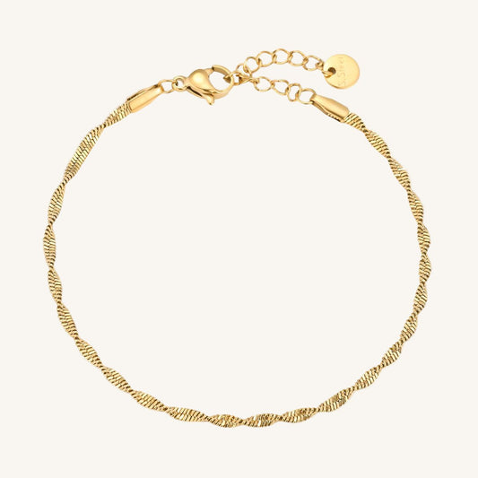 Goldfarbenes Edelstahlarmband mit feiner, klassischer Gliederkette.